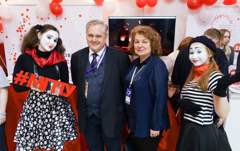 18 апреля открылся Московский международный салон образования