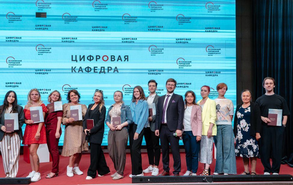 1700 студентов завершили обучение по программам проекта «Цифровые кафедры»